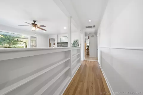 Entry Way - 2706 E 57th St, Tulsa, OK 74105 photo 4 of 4