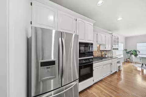 Kitchen - 8752 E 102nd St, Tulsa, OK 74133 photo 5 of 8