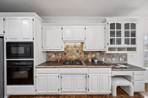 Kitchen - 8752 E 102nd St, Tulsa, OK 74133 photo 4 of 8