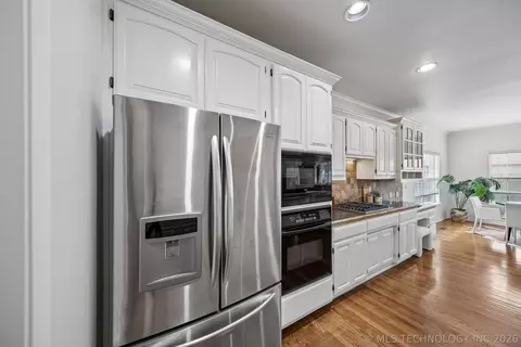 Kitchen - 8752 E 102nd St, Tulsa, OK 74133 photo 8 of 8