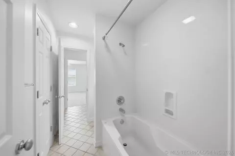 Bath - 8752 E 102nd St, Tulsa, OK 74133 photo 6 of 7