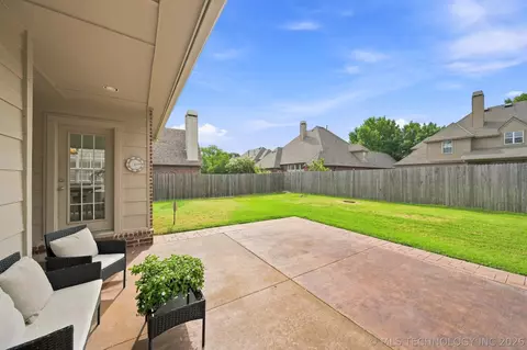 Exterior - 8752 E 102nd St, Tulsa, OK 74133 photo 2 of 3