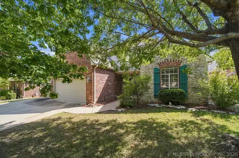 Exterior - 8752 E 102nd St, Tulsa, OK 74133 photo 2 of 4