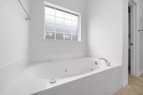 Bath - 8752 E 102nd St, Tulsa, OK 74133 photo 4 of 7