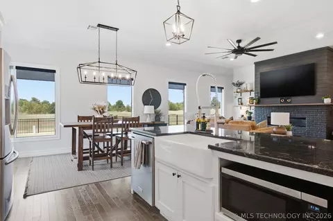 Kitchen - 30733 E 65th St S, Broken Arrow, OK 74014 photo 5 of 7