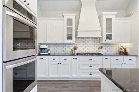 Kitchen - 30733 E 65th St S, Broken Arrow, OK 74014 photo 4 of 7