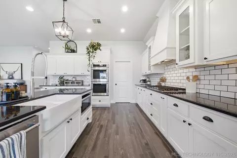 Kitchen - 30733 E 65th St S, Broken Arrow, OK 74014 photo 7 of 7