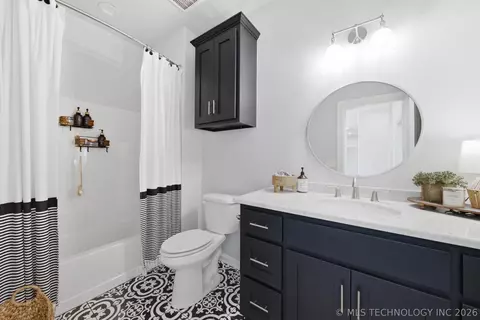 Bath - 30733 E 65th St S, Broken Arrow, OK 74014 photo 5 of 5