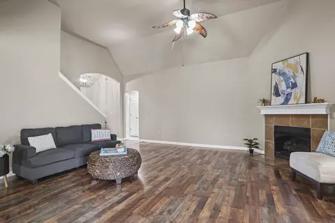 Living - 3630 E Berkeley St, Broken Arrow, OK 74014 photo 6 of 8