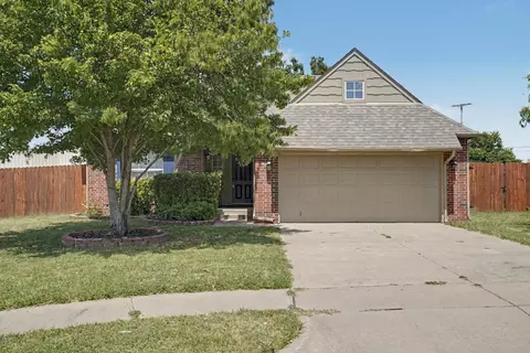 Exterior - 3630 E Berkeley St, Broken Arrow, OK 74014 photo 3 of 8