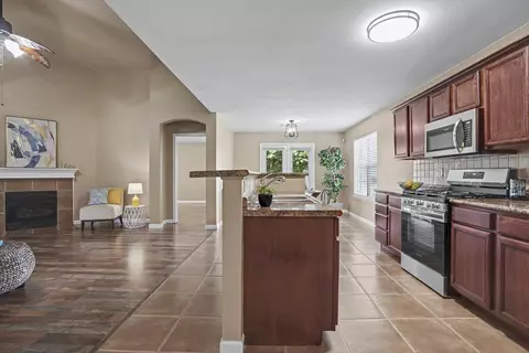 Entry Way - 3630 E Berkeley St, Broken Arrow, OK 74014 photo 3 of 3