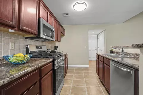 Kitchen - 3630 E Berkeley St, Broken Arrow, OK 74014 photo 2 of 4