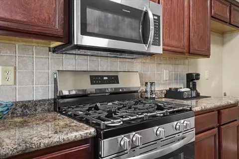 Kitchen - 3630 E Berkeley St, Broken Arrow, OK 74014 photo 3 of 4