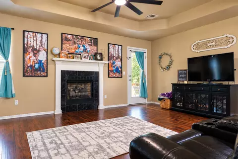 Living - 5403 Roadrunner Ct, Durant, OK 74701 photo 1 of 1