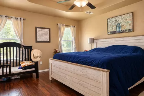 Bedroom - 5403 Roadrunner Ct, Durant, OK 74701 photo 2 of 2