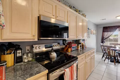 Kitchen - 5418 Roadrunner, Durant, OK 74701 photo 2 of 2