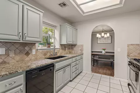 Kitchen - 9321 E 95th Pl S, Tulsa, OK 74133 photo 5 of 5