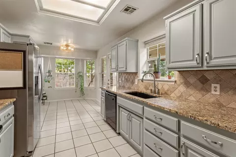Kitchen - 9321 E 95th Pl S, Tulsa, OK 74133 photo 3 of 5