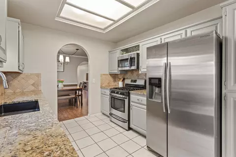 Kitchen - 9321 E 95th Pl S, Tulsa, OK 74133 photo 2 of 5