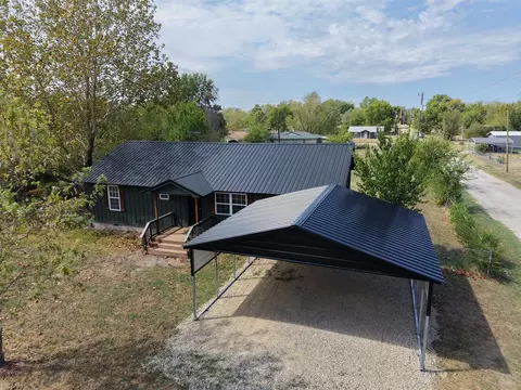 817 N 4th St, Okemah, OK 74859