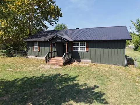 817 N 4th St, Okemah, OK 74859