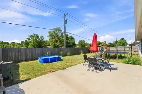 Exterior - 1270 E 140th Pl, Glenpool, OK 74033 photo 4 of 5