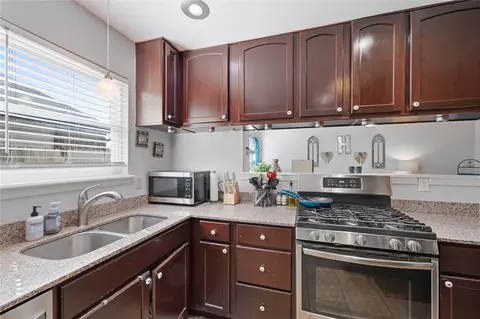 Kitchen - 1270 E 140th Pl, Glenpool, OK 74033 photo 2 of 2