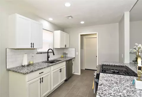 Kitchen - 601 E Toledo Pl, Broken Arrow, OK 74012 photo 1 of 3
