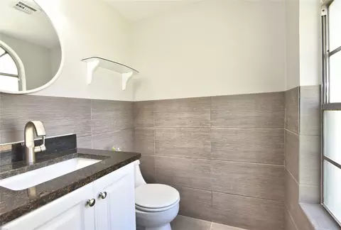 Bath - 601 E Toledo Pl, Broken Arrow, OK 74012 photo 2 of 2