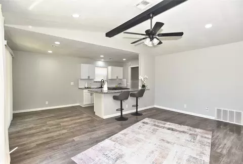 Living - 601 E Toledo Pl, Broken Arrow, OK 74012 photo 4 of 4