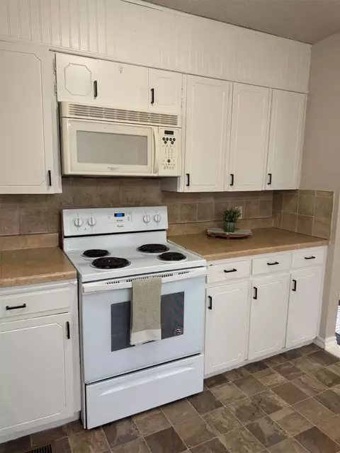 Kitchen - 205 E Harrison, Mcalester, OK 74501 photo 4 of 6
