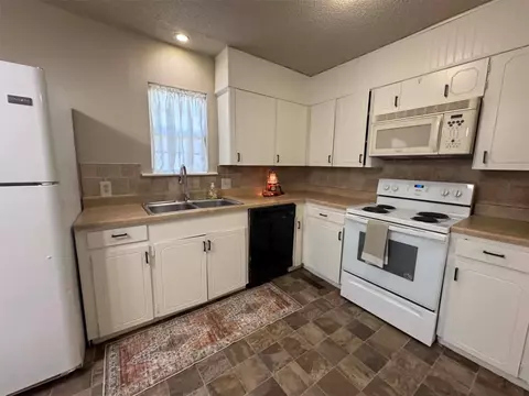 Kitchen - 205 E Harrison, Mcalester, OK 74501 photo 2 of 6
