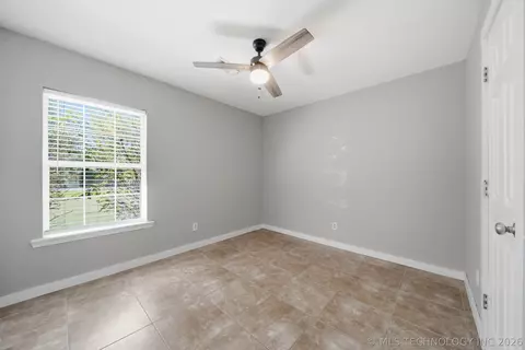 Bedroom - 608 Pine St, Henryetta, OK 74437 photo 4 of 4