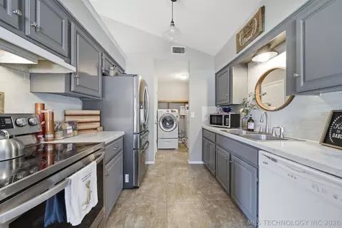 Other - 608 Pine St, Henryetta, OK 74437 photo 3 of 7