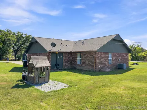 Exterior - 608 Pine St, Henryetta, OK 74437 photo 4 of 4
