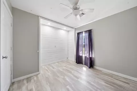 Bedroom - 608 Pine St, Henryetta, OK 74437 photo 3 of 4