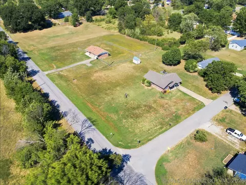 View/Area - 608 Pine St, Henryetta, OK 74437 photo 2 of 2