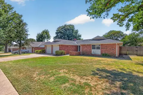 1913 Rolling Hills Dr, Bartlesville, OK 74006