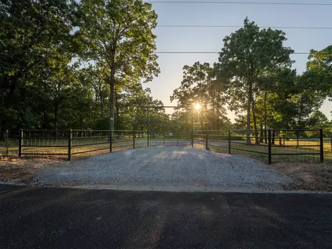 1 N 4450 Rd, Locust Grove, OK 74352