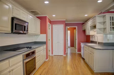 Kitchen - 704 E Union Ct, Broken Arrow, OK 74011 photo 1 of 4