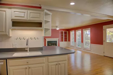 Living - 704 E Union Ct, Broken Arrow, OK 74011 photo 8 of 14