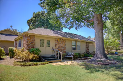 Exterior - 704 E Union Ct, Broken Arrow, OK 74011 photo 11 of 13