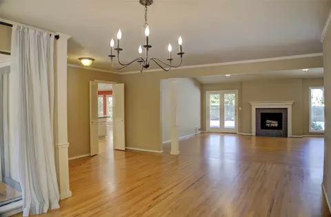 Living - 704 E Union Ct, Broken Arrow, OK 74011 photo 3 of 14