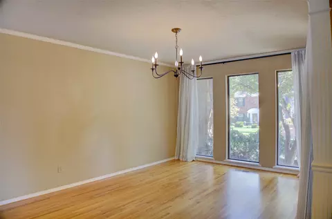 Living - 704 E Union Ct, Broken Arrow, OK 74011 photo 2 of 14