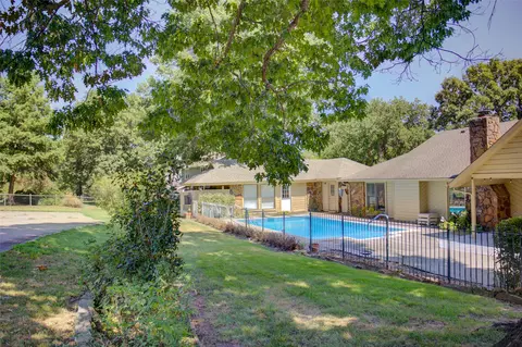 Exterior - 704 E Union Ct, Broken Arrow, OK 74011 photo 10 of 13
