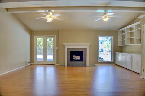 Living - 704 E Union Ct, Broken Arrow, OK 74011 photo 4 of 14