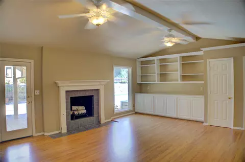 Living - 704 E Union Ct, Broken Arrow, OK 74011 photo 5 of 14