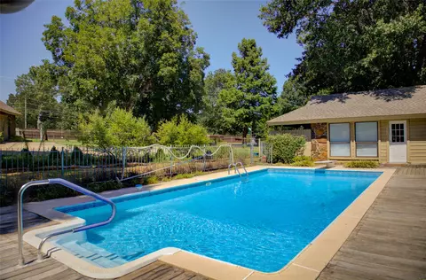 Exterior - 704 E Union Ct, Broken Arrow, OK 74011 photo 8 of 13