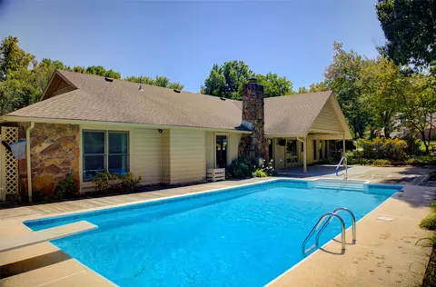 Exterior - 704 E Union Ct, Broken Arrow, OK 74011 photo 9 of 13