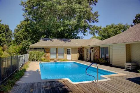 Exterior - 704 E Union Ct, Broken Arrow, OK 74011 photo 6 of 13